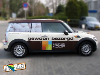 Auto plakken, Mini Cooper, met sticker en plaktekst.
